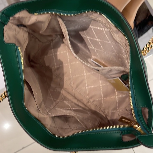 MICHAEL KORS
Jet Set Medium Front Zip Pebbled Leather Chain Tote Bag
Jewel Green - Picture 9 of 16